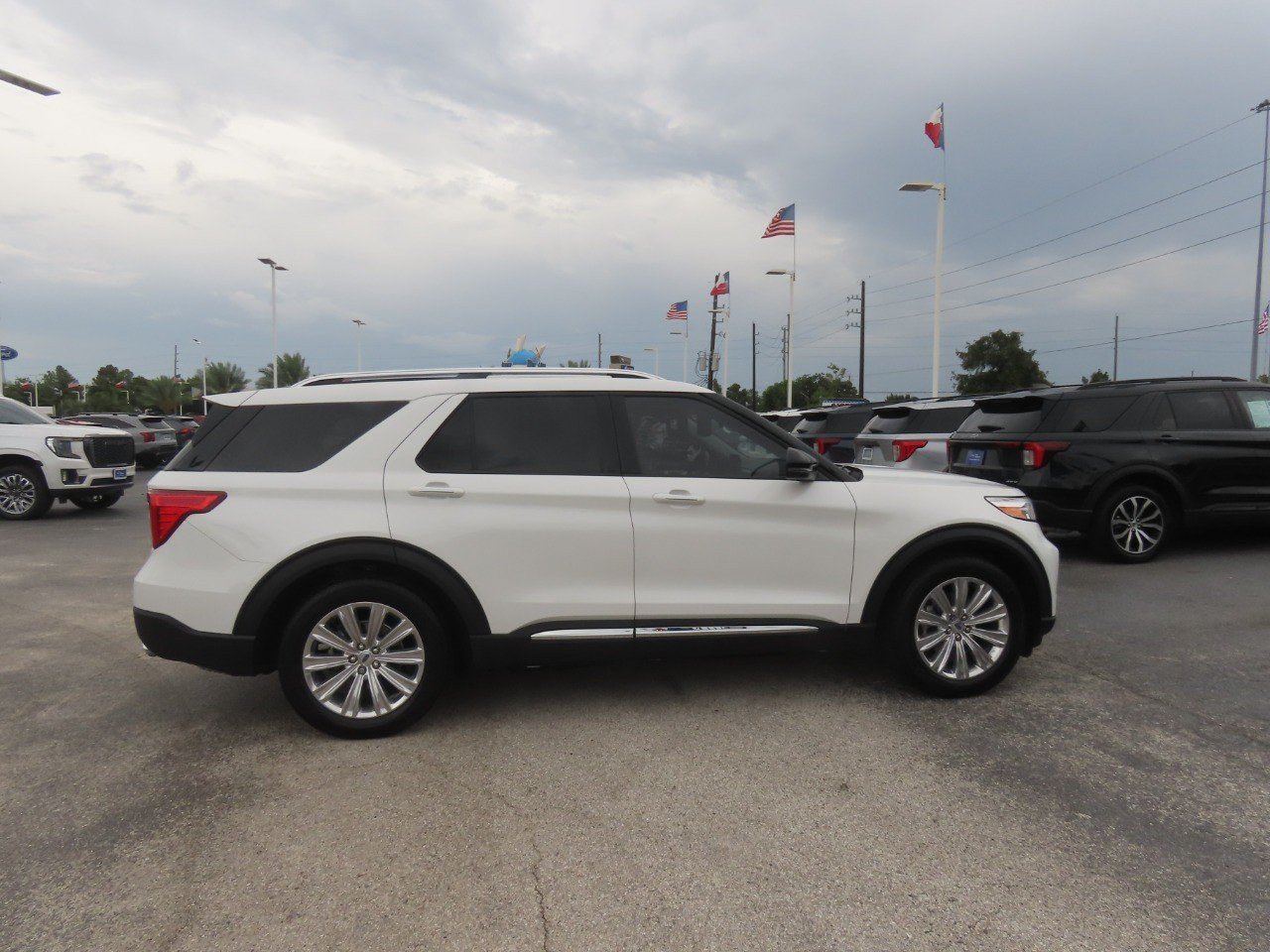Certified 2024 Ford Explorer Limited w/ Limited Technology Package RWD image 10