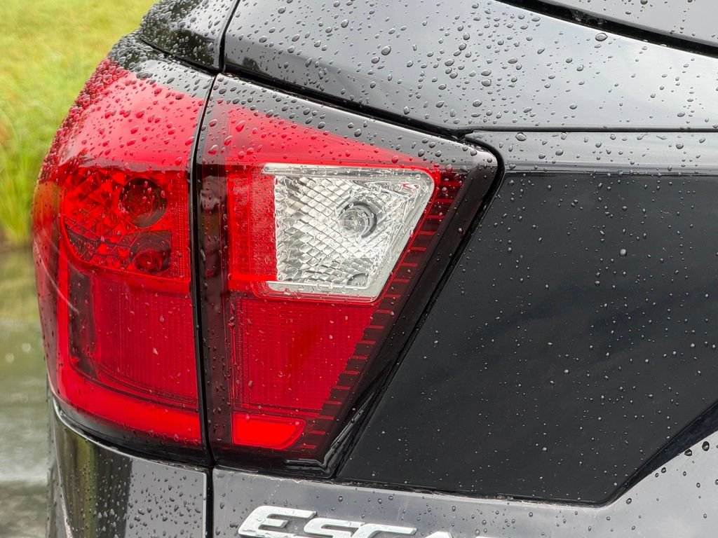 Certified 2019 Ford Escape SE FWD image 10