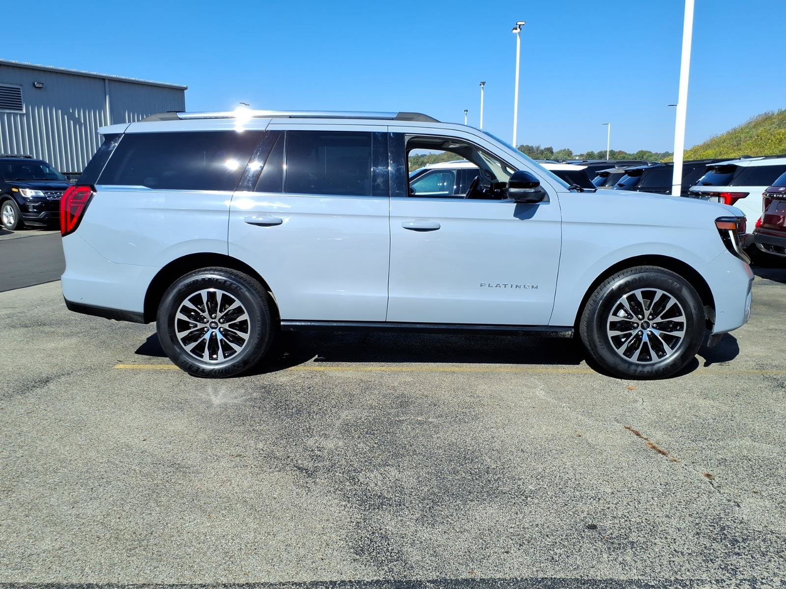 Certified 2025 Ford Expedition Platinum AWD/4WD image 6