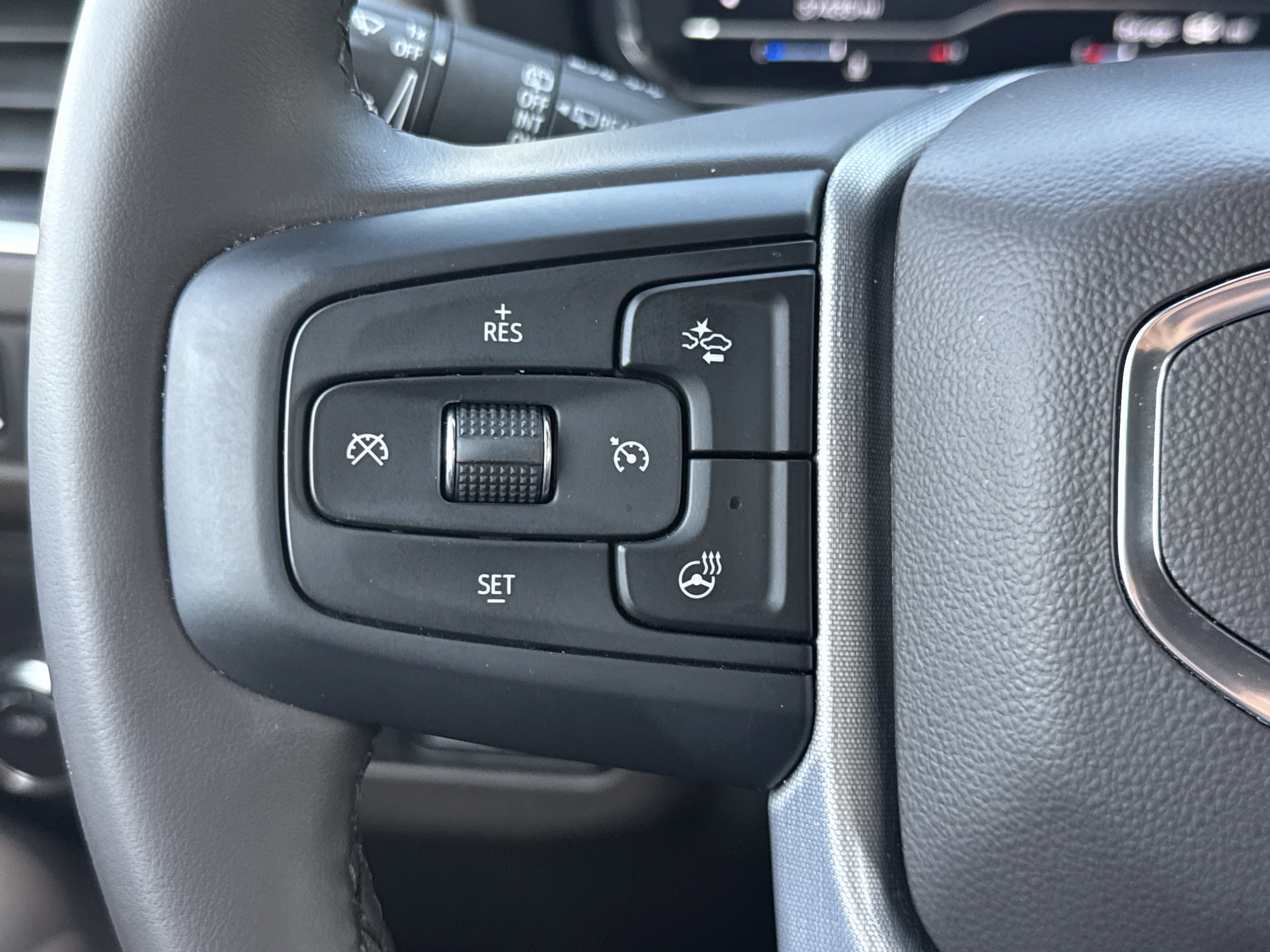 Used 2023 GMC Yukon SLT w/ SLT Luxury Package RWD image 16