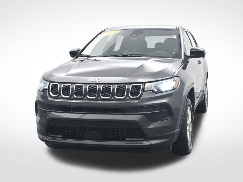 Used 2024 Jeep Compass Sport AWD/4WD image 2
