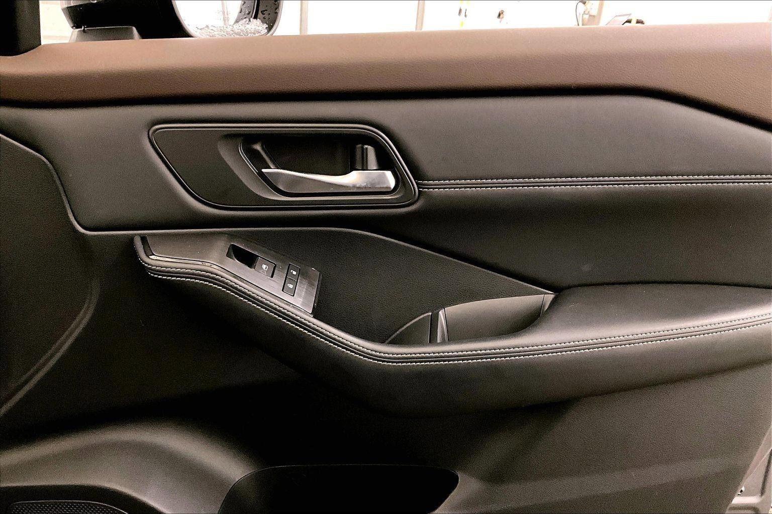 Used 2023 Nissan Rogue SV w/ SV Premium B Package image 23