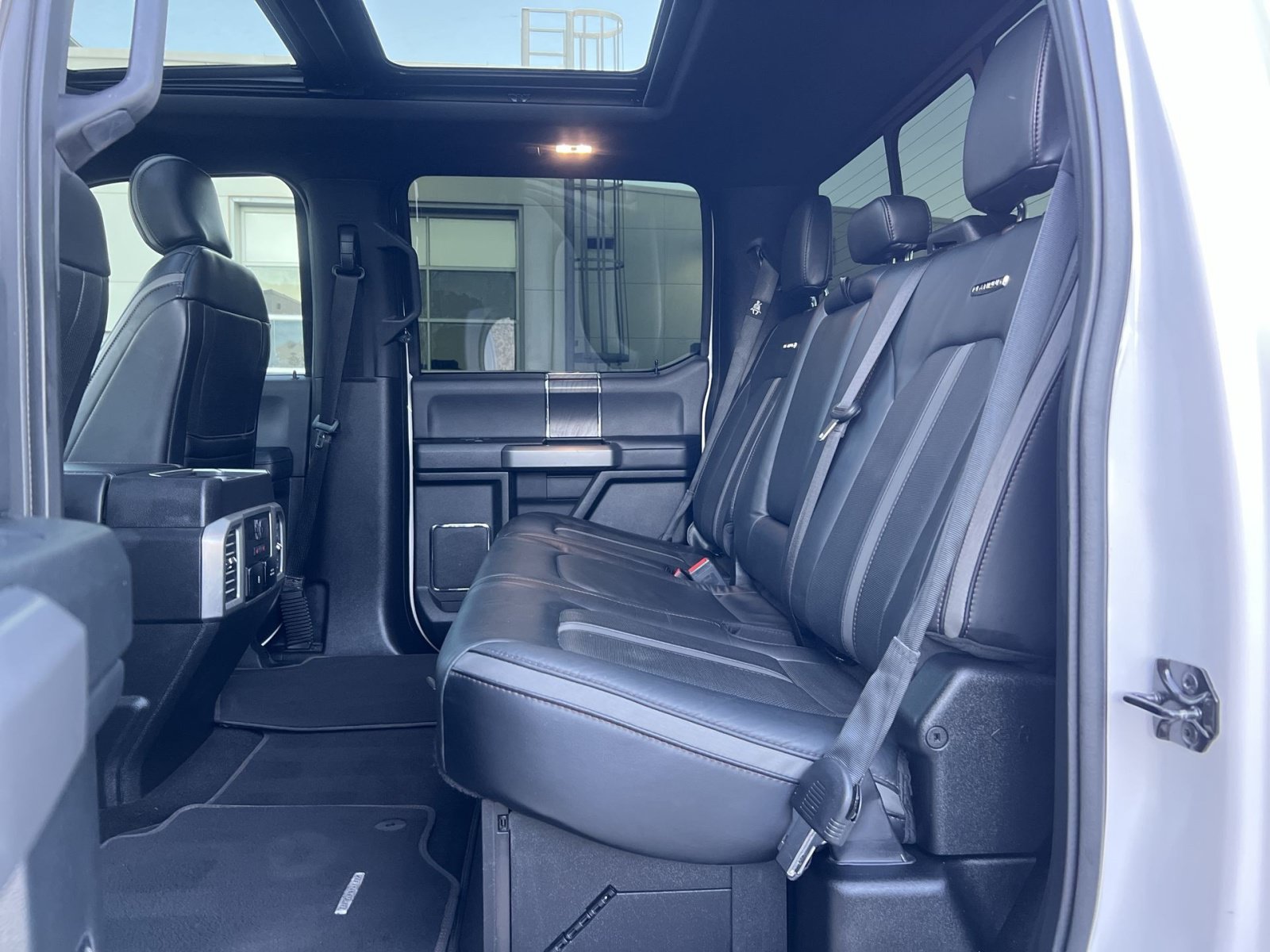 Certified 2019 Ford F250 Platinum w/ Platinum Ultimate Package AWD/4WD image 26