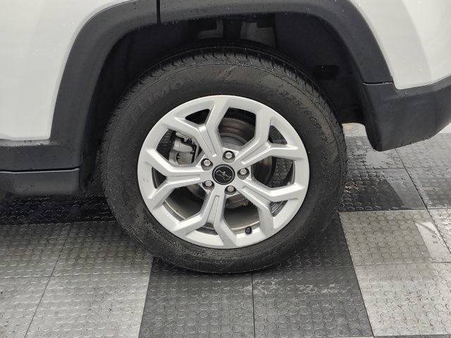 Used 2025 Jeep Compass Latitude w/ Sun & Sound Group AWD/4WD image 14
