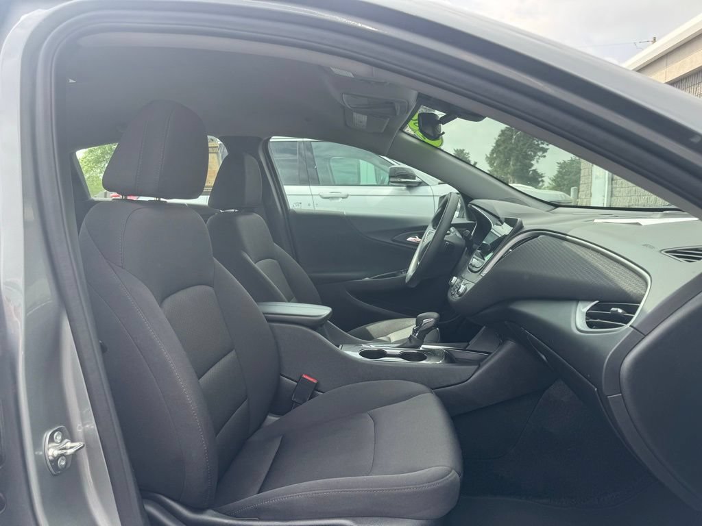 Used 2025 Chevrolet Malibu LT FWD image 16