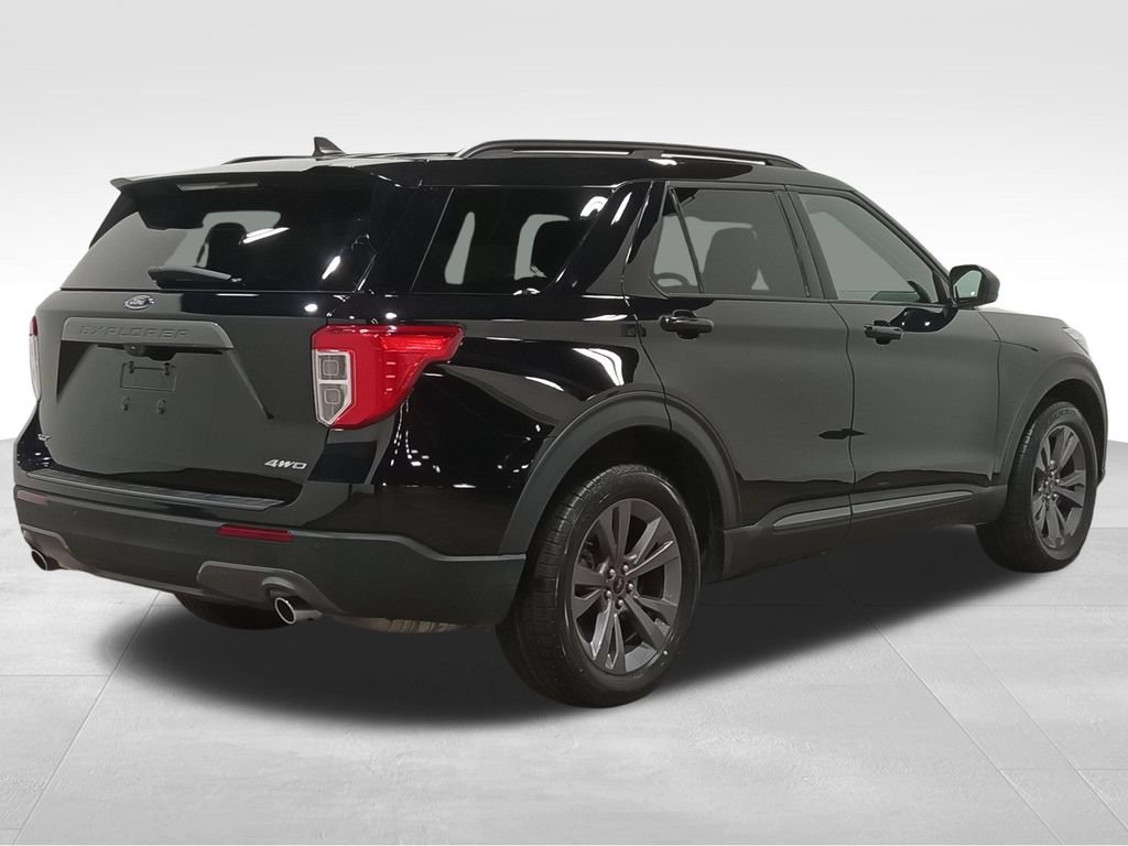 Certified 2023 Ford Explorer XLT w/ Equipment Group 202A AWD/4WD image 3