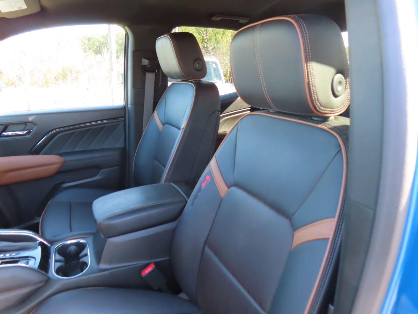 Used 2023 GMC Canyon AT4 w/ AT4 Premium Package image 29