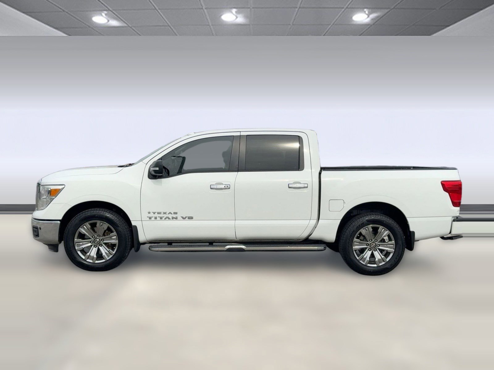 Used 2018 Nissan Titan SV w/ SV Convenience Package image 6