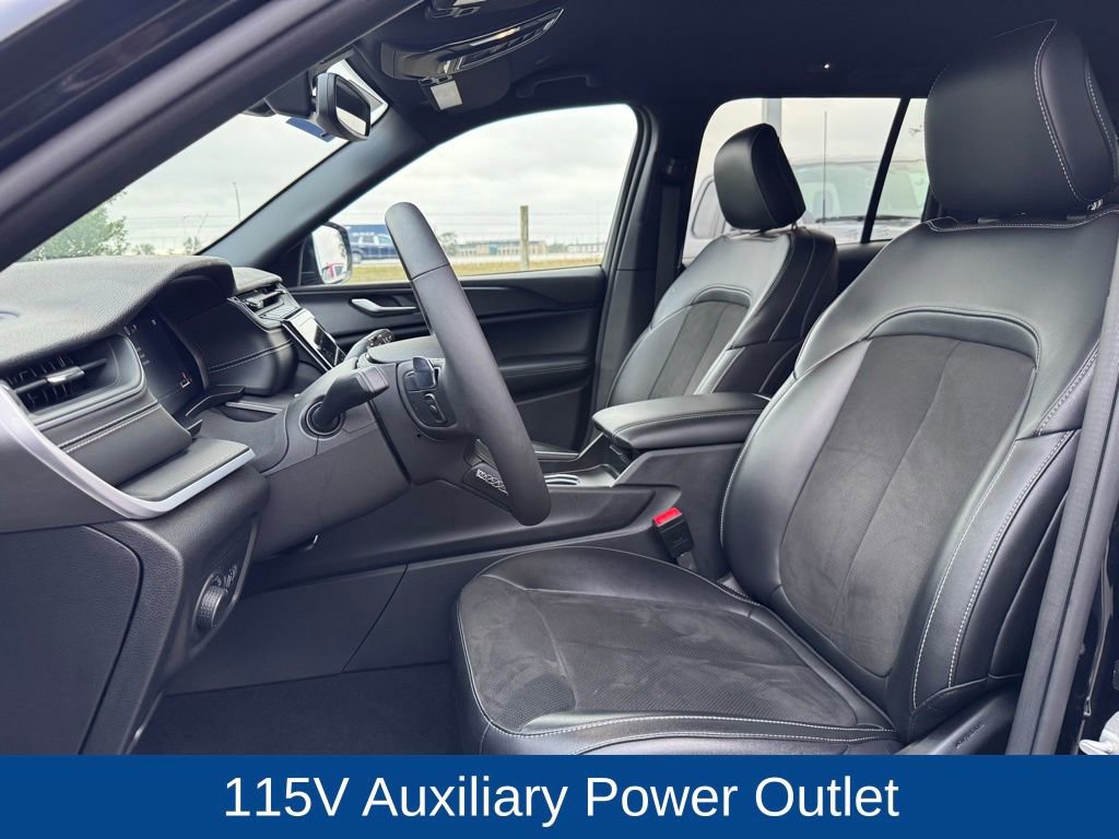 Used 2024 Jeep Grand Cherokee Altitude image 11