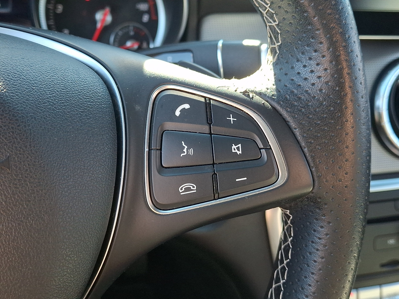 Used 2018 Mercedes-Benz CLA 250 4MATIC image 30
