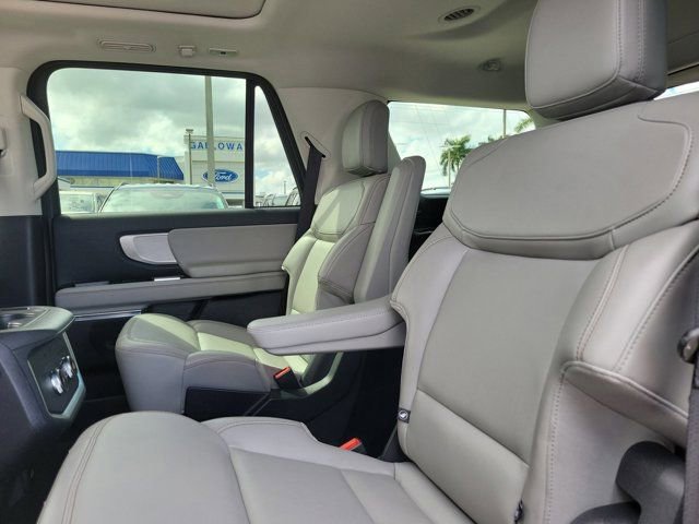 Certified 2025 Ford Expedition Active image 18