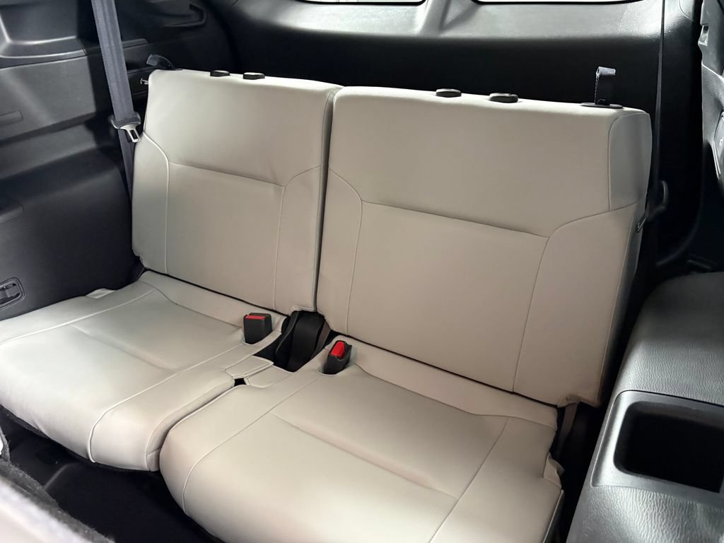 Used 2023 Mitsubishi Outlander SEL FWD image 30