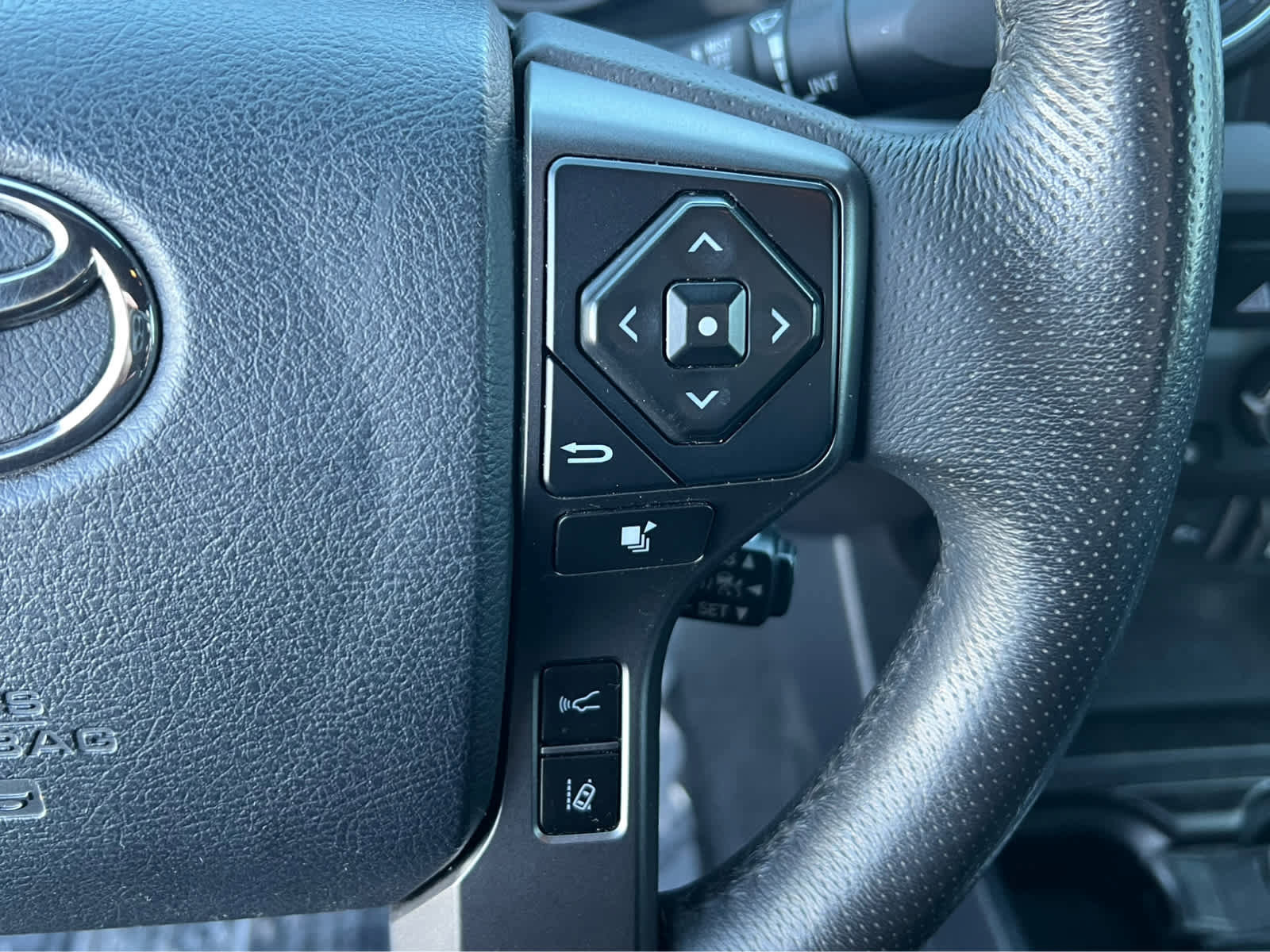 Used 2019 Toyota Tacoma TRD Sport w/ Technology Package AWD/4WD image 31