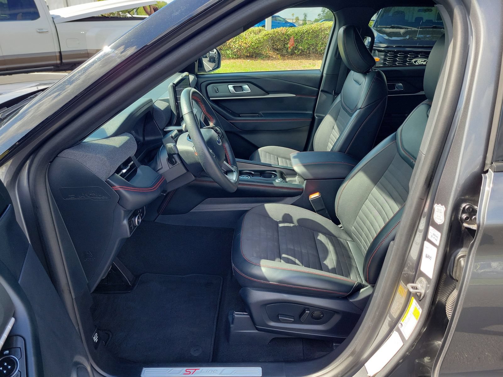 Certified 2025 Ford Explorer ST-Line w/ ST-Line Street Pack AWD/4WD image 18