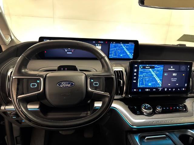 Certified 2025 Ford Expedition Platinum AWD/4WD image 8