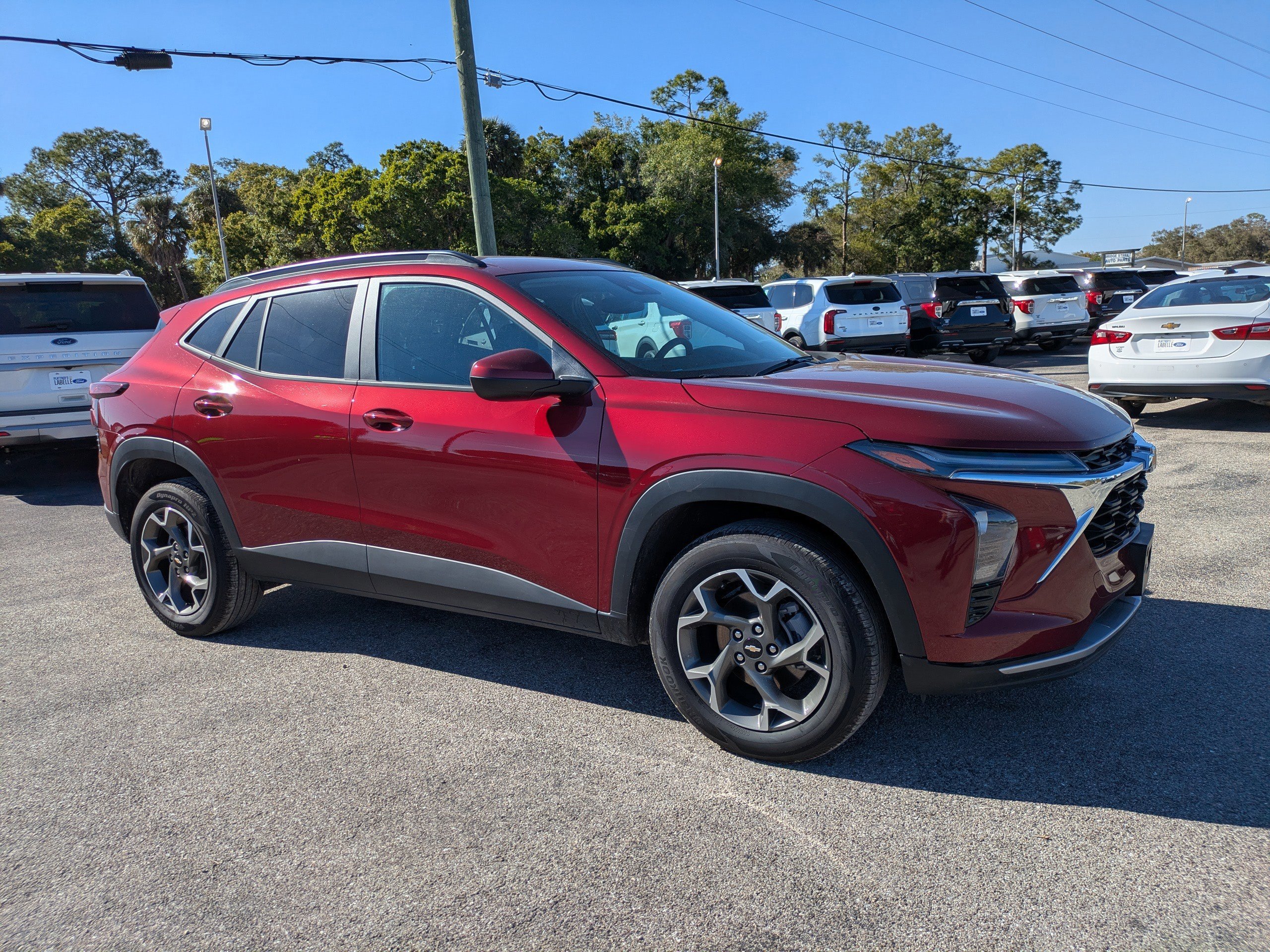 Used 2025 Chevrolet Trax LT w/ LT Convenience Package image 8