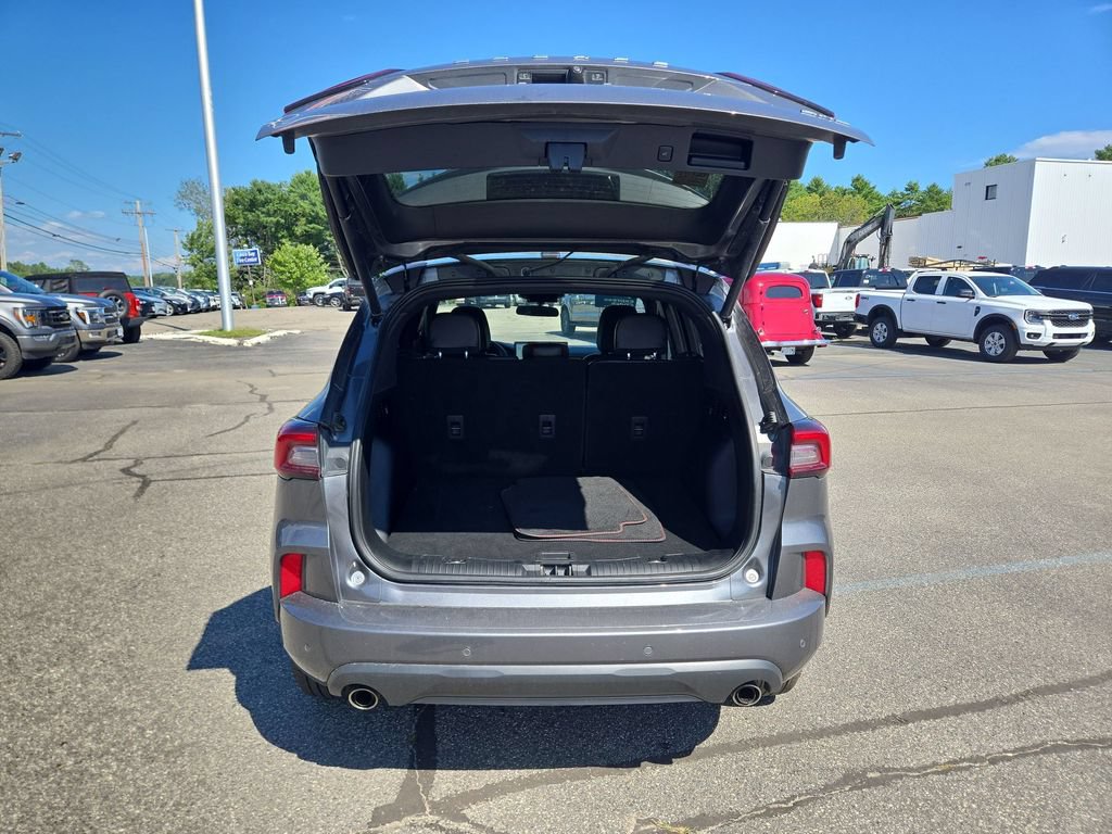 Certified 2023 Ford Escape ST-Line w/ Tech Pack #1 AWD/4WD image 3