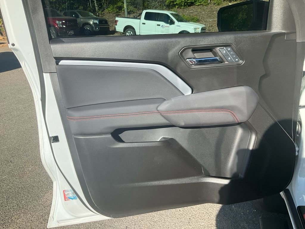 Used 2024 Chevrolet Colorado Z71 w/ Z71 Convenience Package 2 image 17