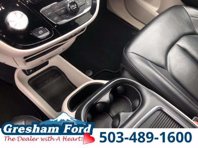 Used 2023 Chrysler Pacifica Touring-L FWD image 27