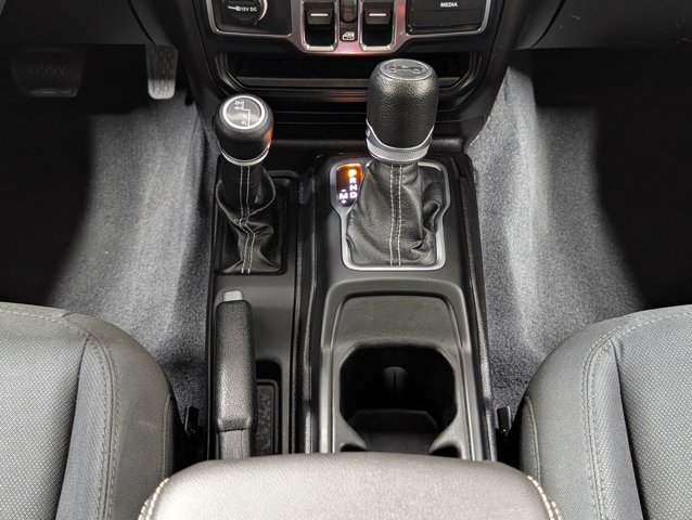 Used 2019 Jeep Wrangler Unlimited Sahara AWD/4WD image 6