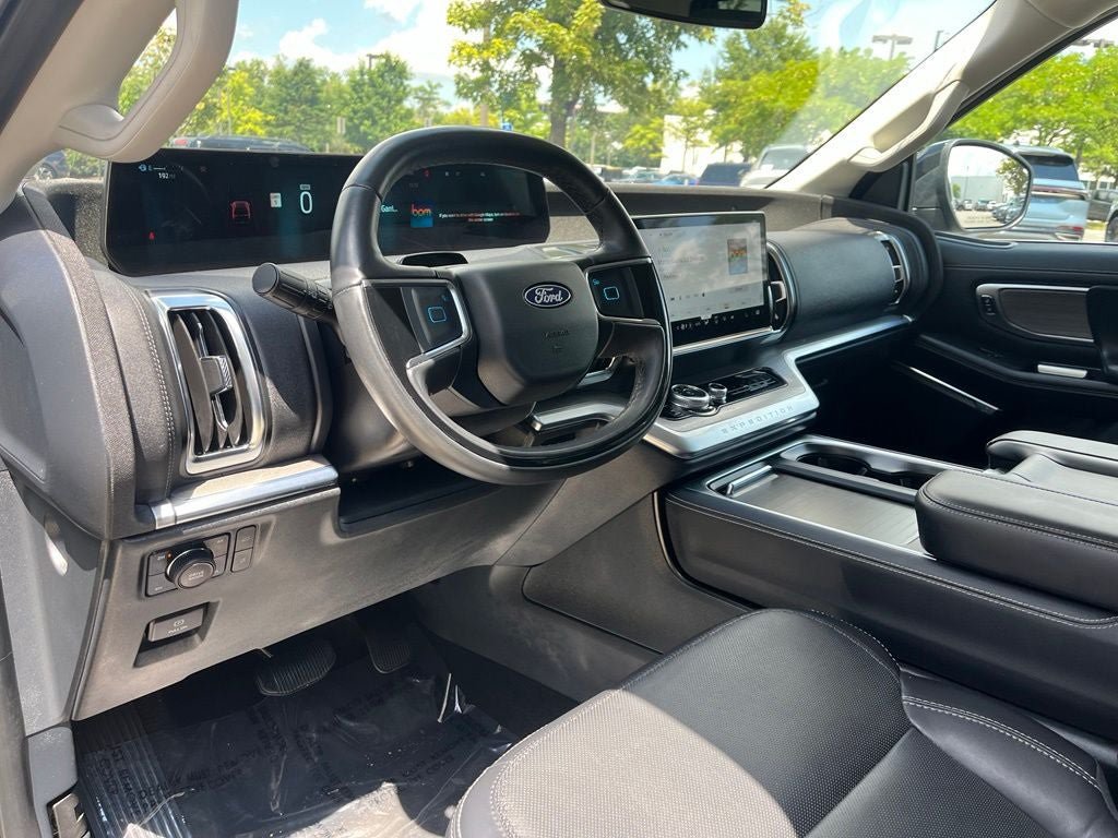 Certified 2025 Ford Expedition Max Platinum w/ Driver's Package AWD/4WD image 23