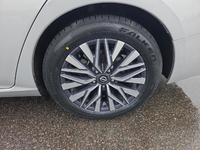 Used 2024 Nissan Altima 2.5 SV image 10