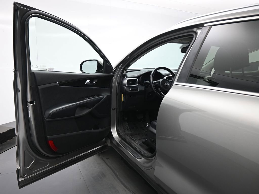 Used 2017 Kia Sorento EX image 9