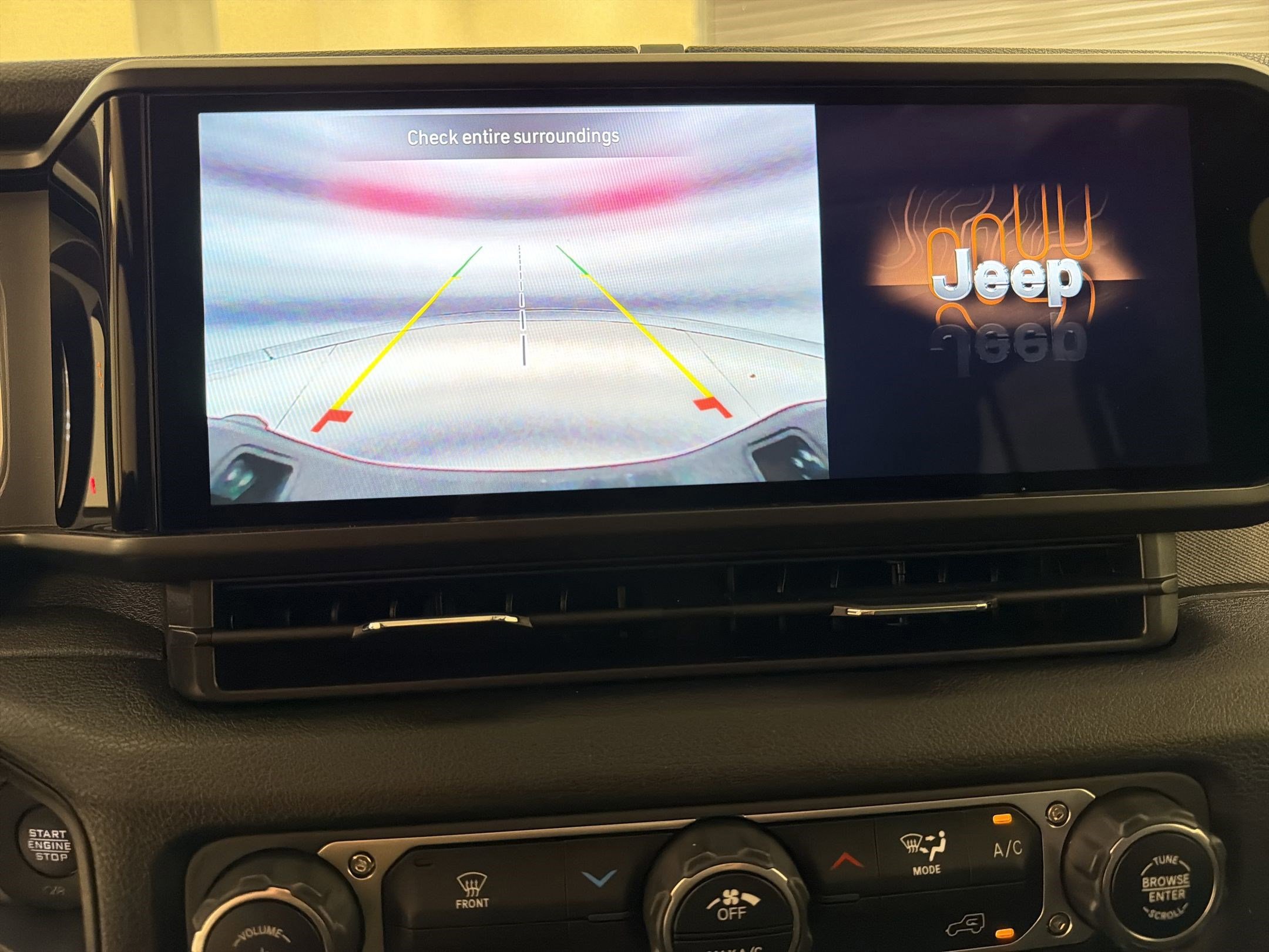 Used 2025 Jeep Gladiator Sport AWD/4WD image 24