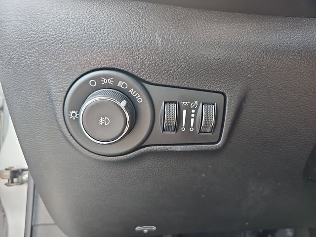 Used 2025 Jeep Compass Trailhawk AWD/4WD image 30