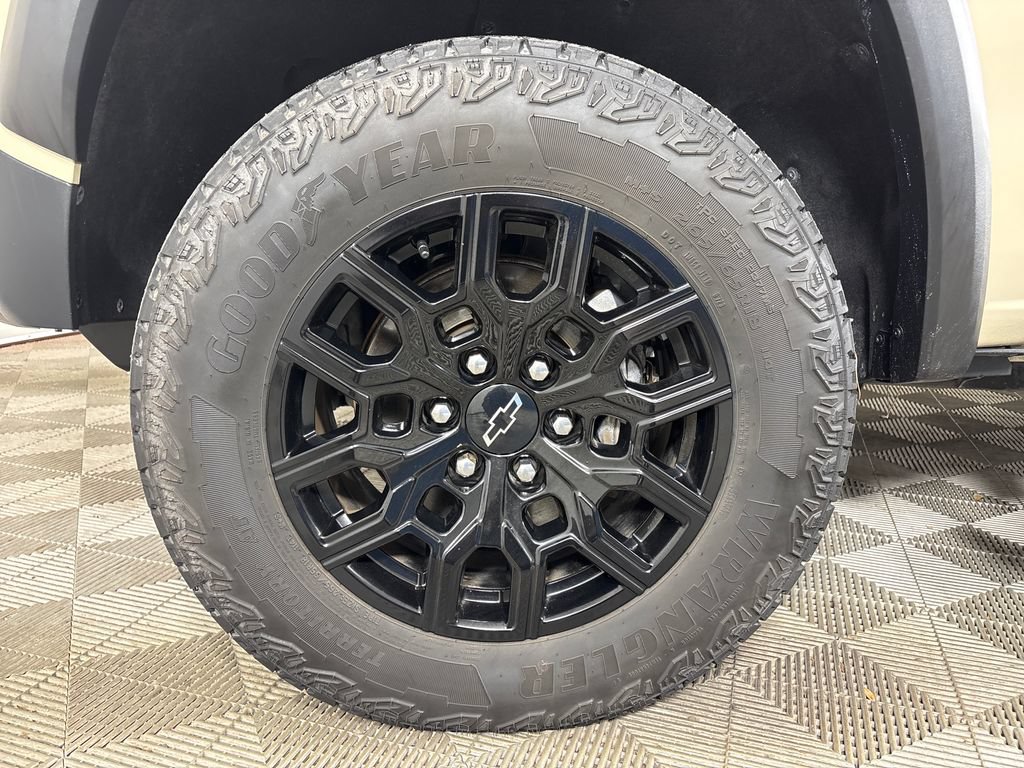 Used 2023 Chevrolet Colorado Trail Boss AWD/4WD image 12