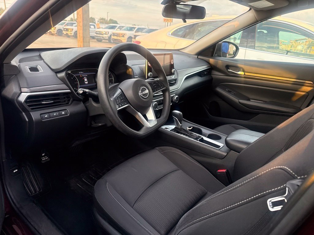 Used 2025 Nissan Altima 2.5 SV FWD image 8