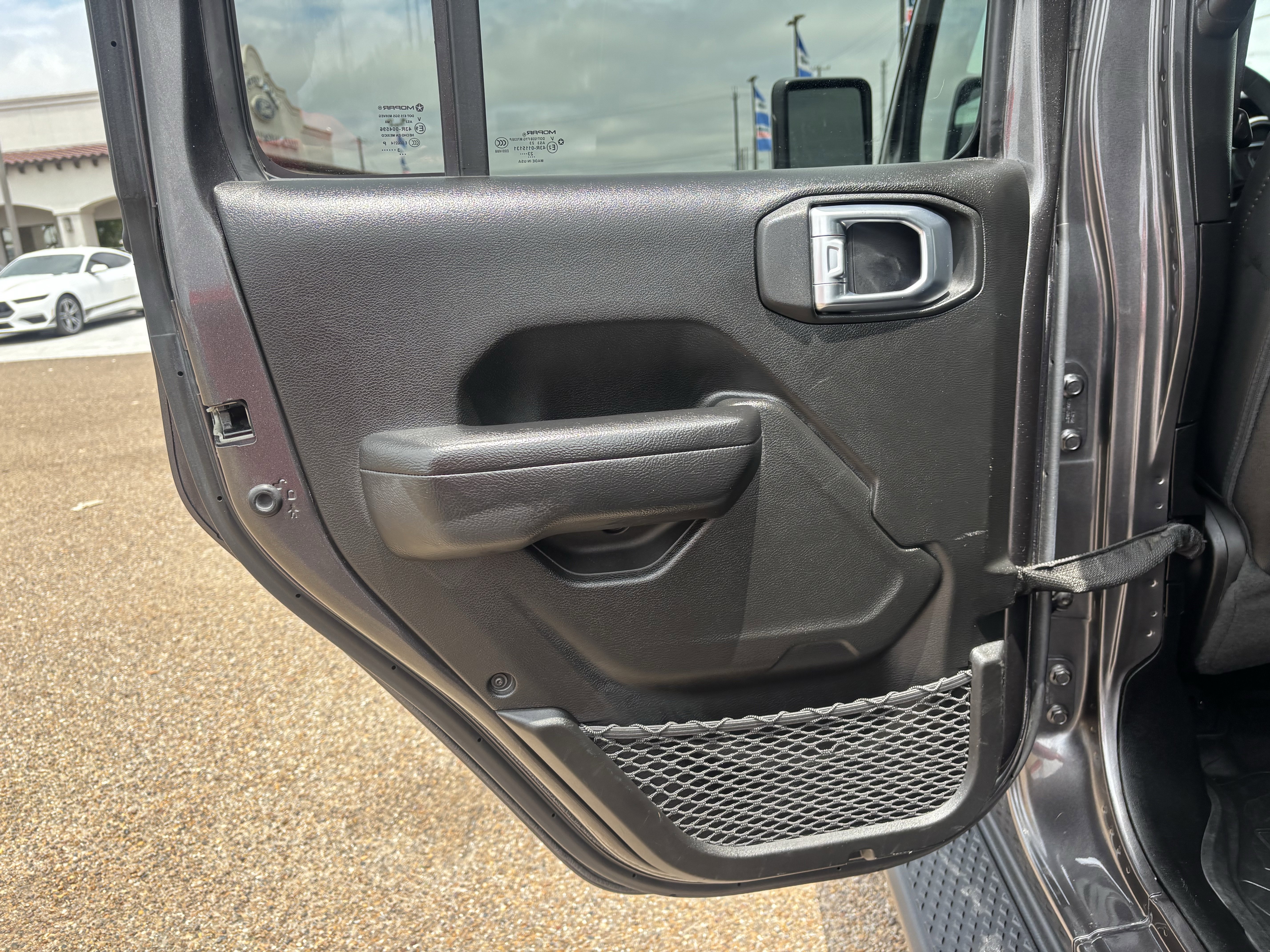 Used 2023 Jeep Gladiator Sport AWD/4WD image 14