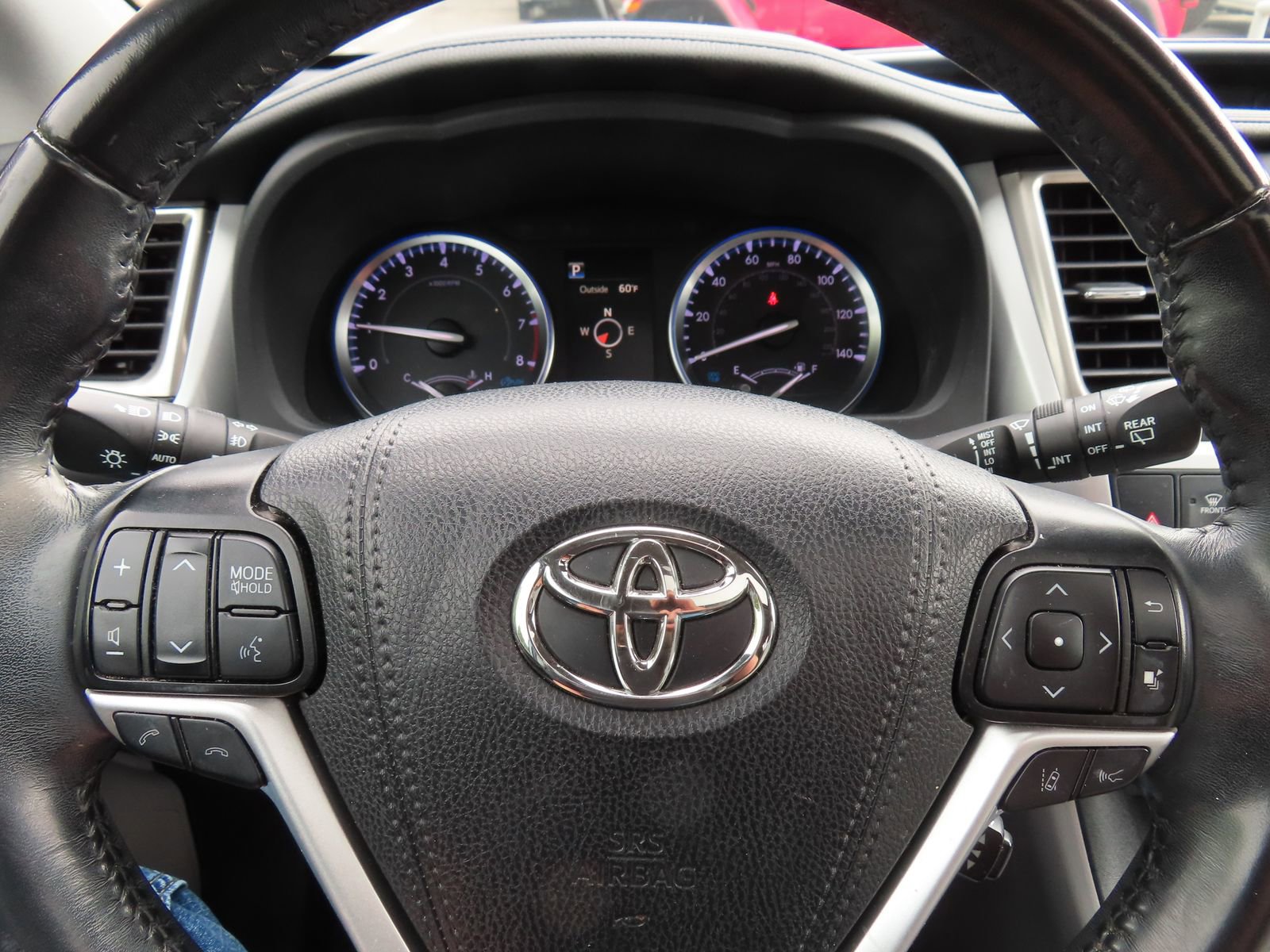 Used 2019 Toyota Highlander XLE AWD/4WD image 16