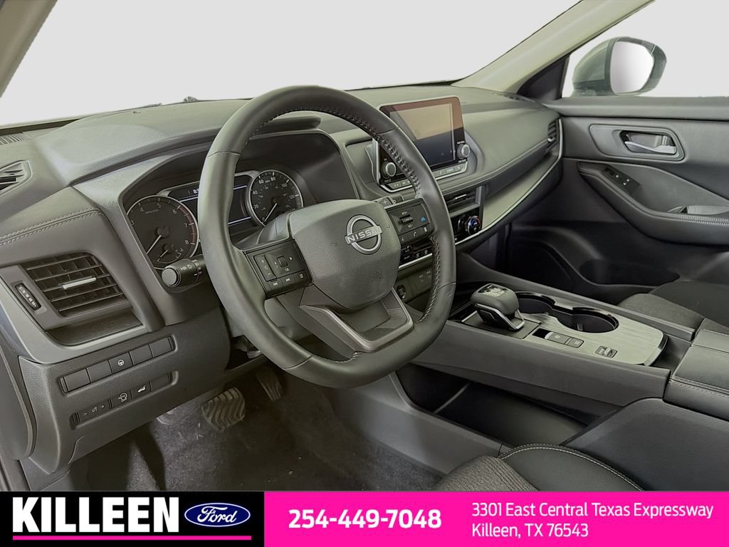 Used 2025 Nissan Rogue SV FWD image 11