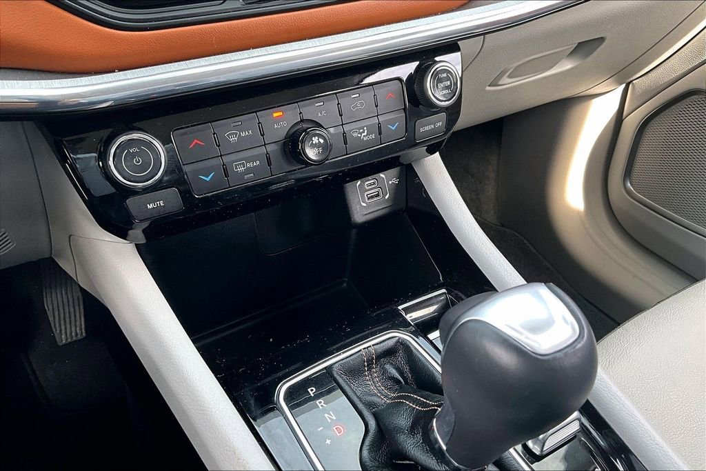 Used 2022 Jeep Compass Limited image 32