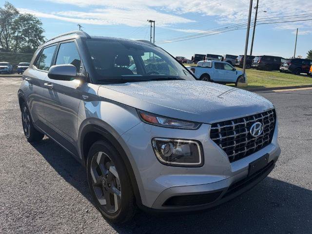 Used 2025 Hyundai Venue SEL FWD image 7