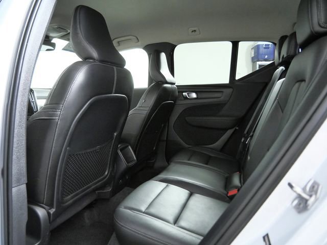 Used 2021 Volvo XC40 T4 Momentum FWD image 13