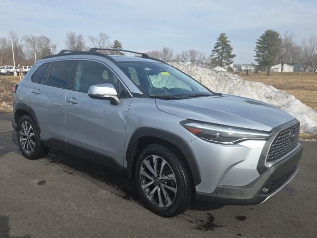 Used 2024 Toyota Corolla Cross XLE w/ Convenience Package image 5