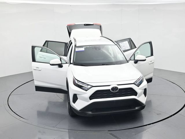 Used 2025 Toyota RAV4 XLE AWD/4WD image 48