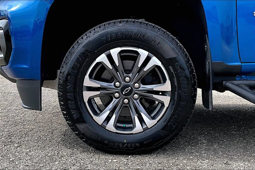 Used 2022 Chevrolet Colorado Z71 AWD/4WD image 9