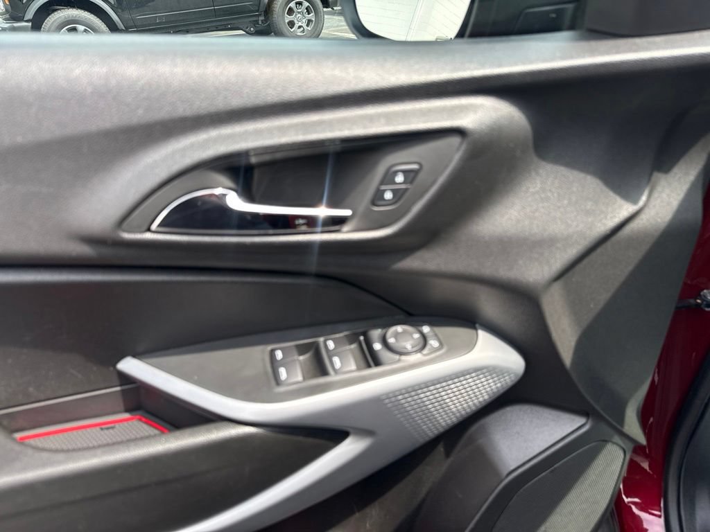 Used 2024 Chevrolet Trax RS w/ Driver Confidence Package FWD image 9