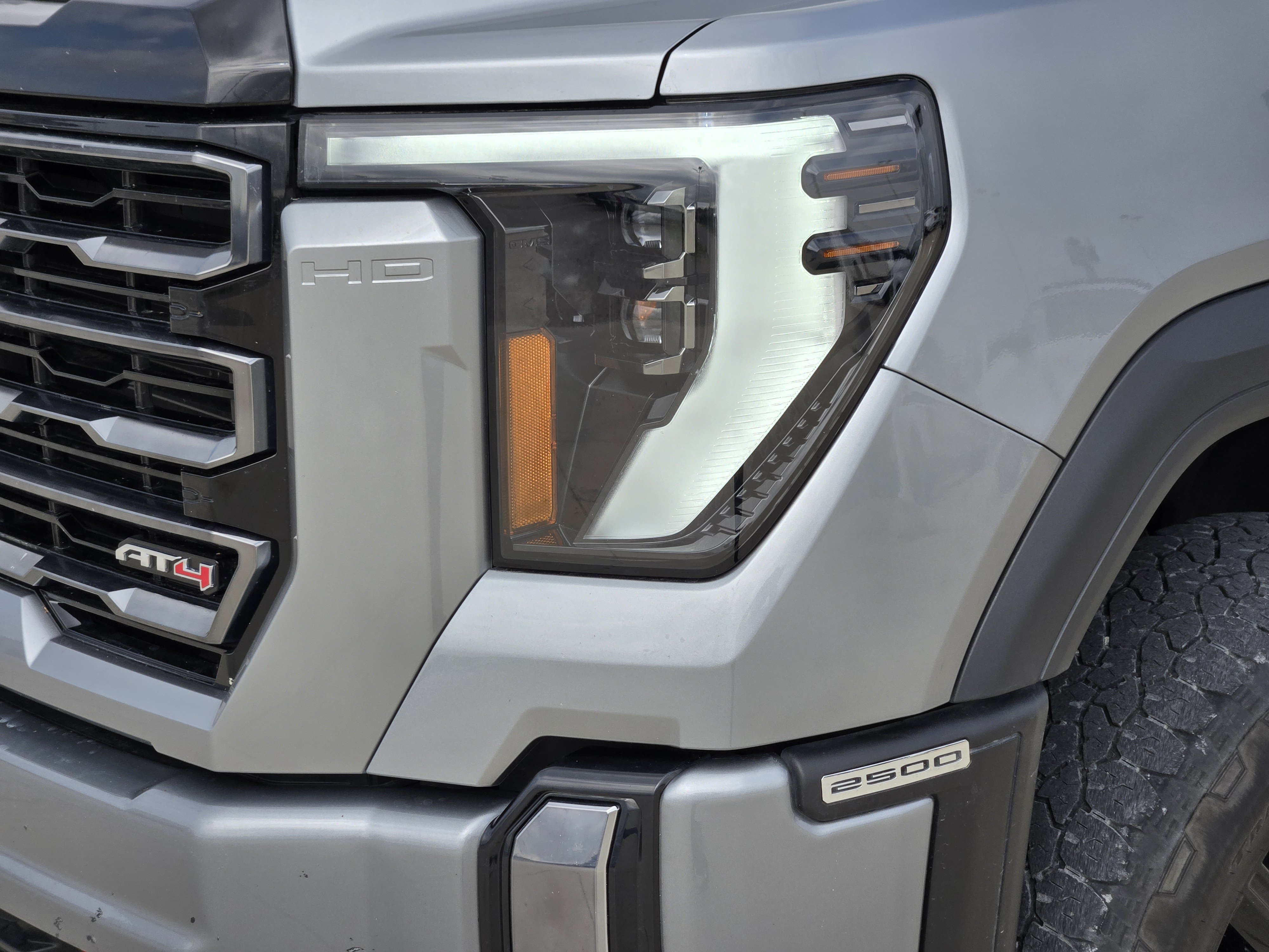 Used 2024 GMC Sierra 2500 AT4 w/ AT4 Premium Plus Package AWD/4WD image 9