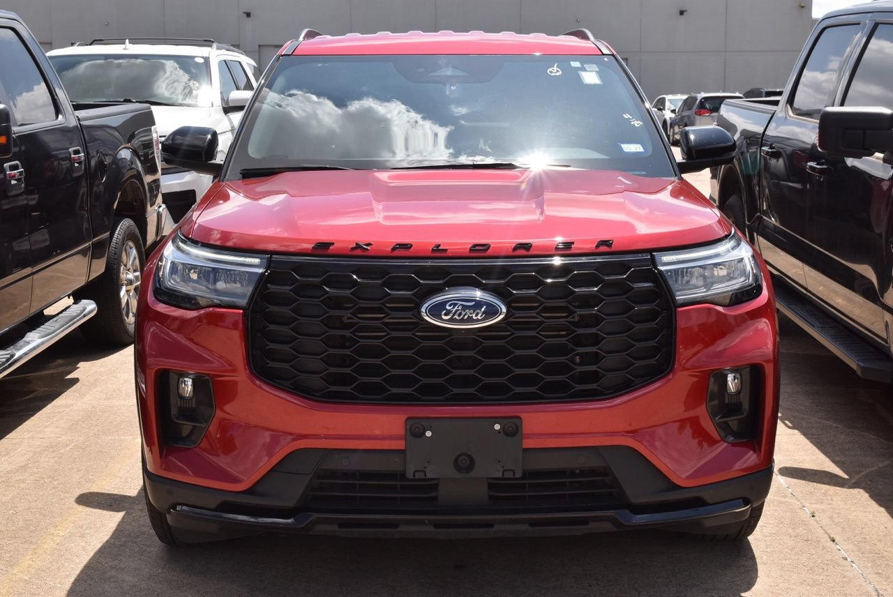 Certified 2025 Ford Explorer ST-Line RWD image 3