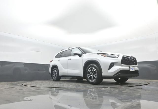 Used 2023 Toyota Highlander XLE AWD/4WD image 27