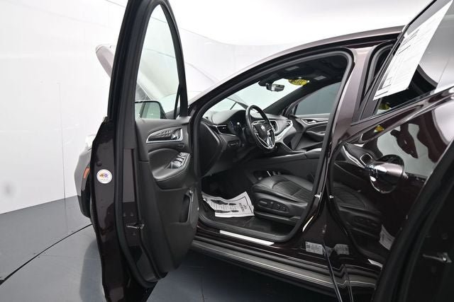 Used 2022 Buick Enclave Avenir w/ Avenir Technology Package AWD/4WD image 16