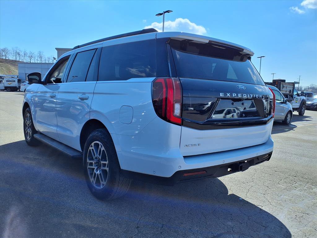 Certified 2025 Ford Expedition Active image 4