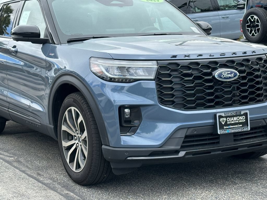 Certified 2025 Ford Explorer ST-Line w/ Premium Package RWD image 11