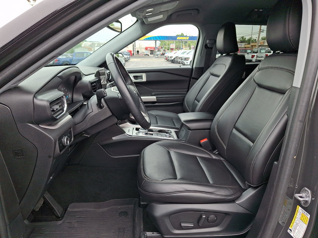 Certified 2023 Ford Explorer XLT w/ Equipment Group 202A AWD/4WD image 15