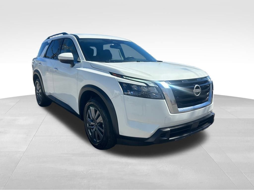 Used 2025 Nissan Pathfinder SV FWD image 2