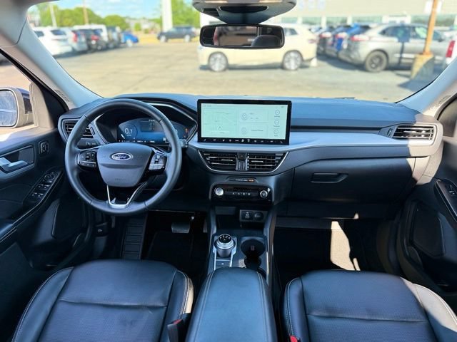 Certified 2025 Ford Escape Platinum AWD/4WD image 2